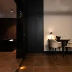 Black And カリーニ